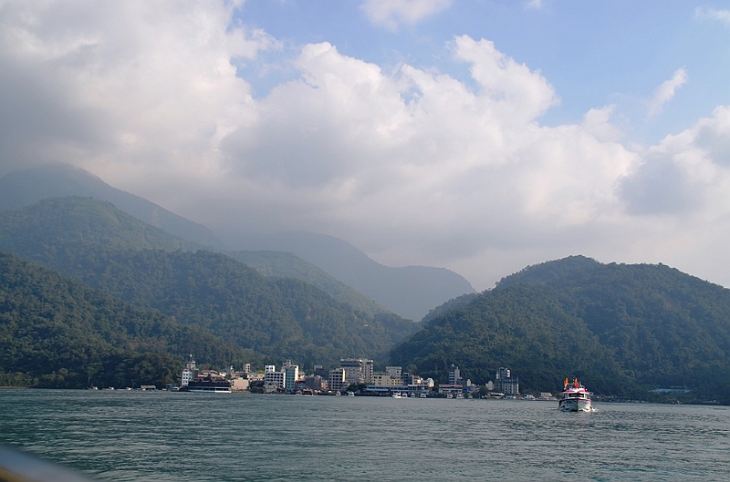 054_Taiwan_Sun_Moon_Lake.JPG