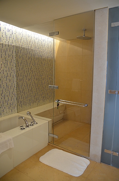 010_Azerbaijan_Baku_Fairmont_Flame_Towers.JPG