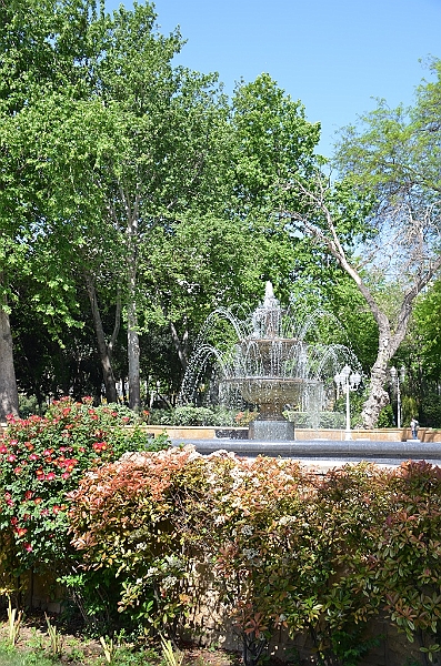 044_Azerbaijan_Baku_The_Garden_of_Aliaga_Vahid.JPG