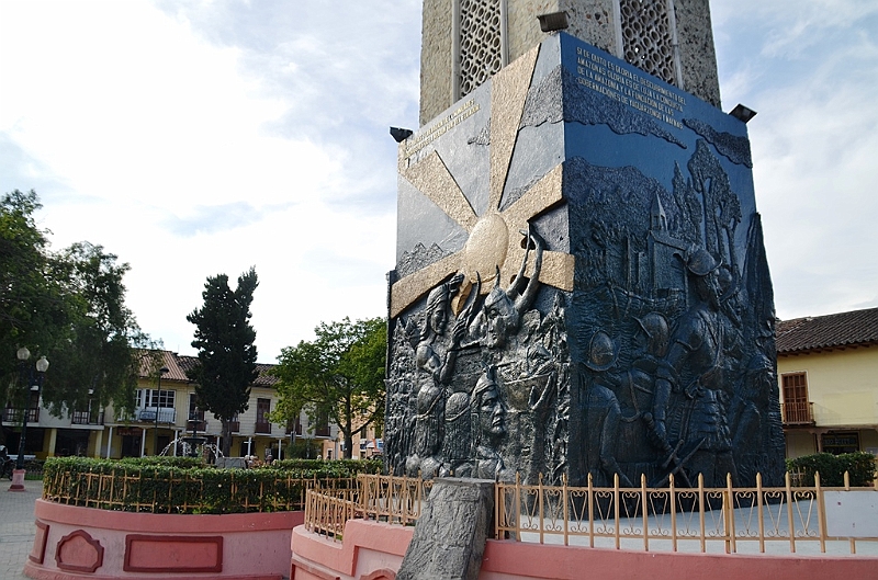 577_Ecuador_Loja_Plaza_de_la_Independencia.JPG