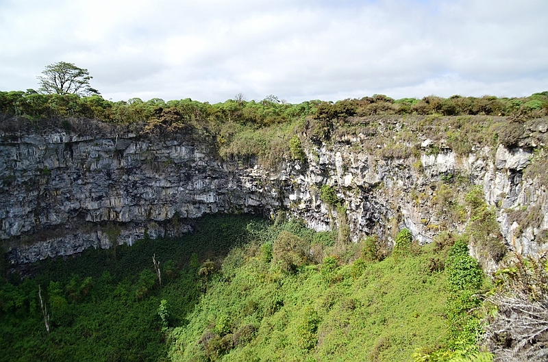 810_Ecuador_Galapagos_Santa_Cruz_Los_Gemelos.JPG
