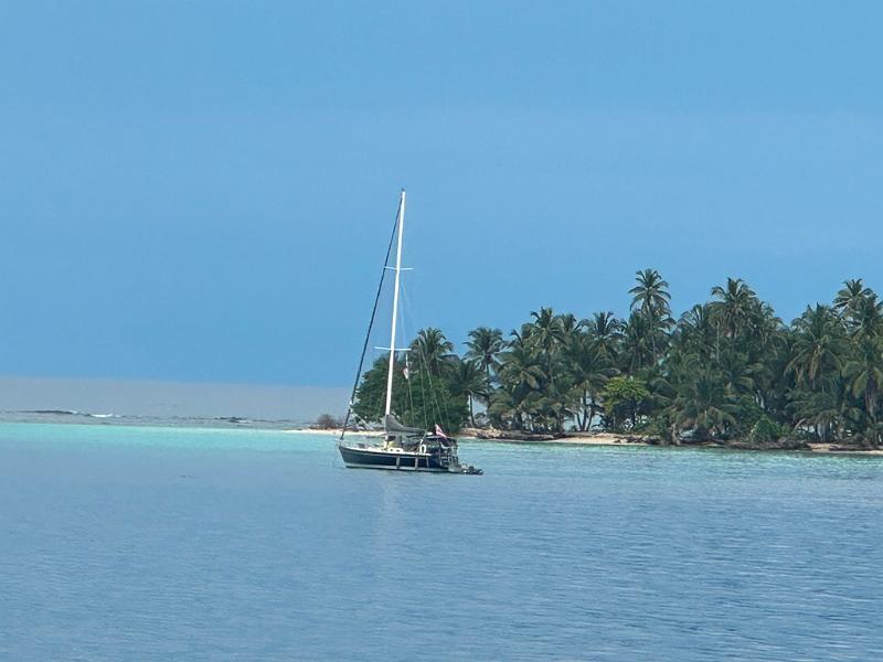 028_Panama_Holandes_Cay_Beach.JPG