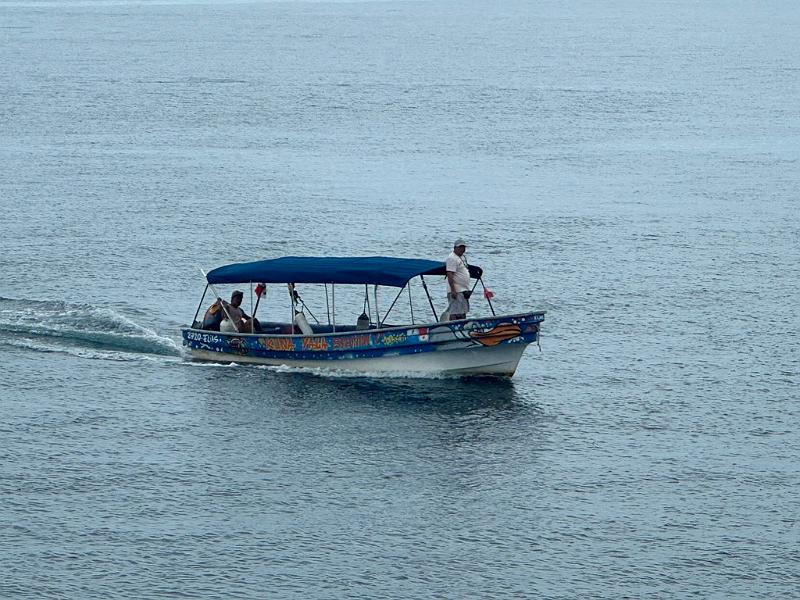 033_Panama_Holandes_Cay_Beach.JPG