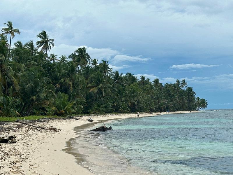 036_Panama_Holandes_Cay_Beach.JPG