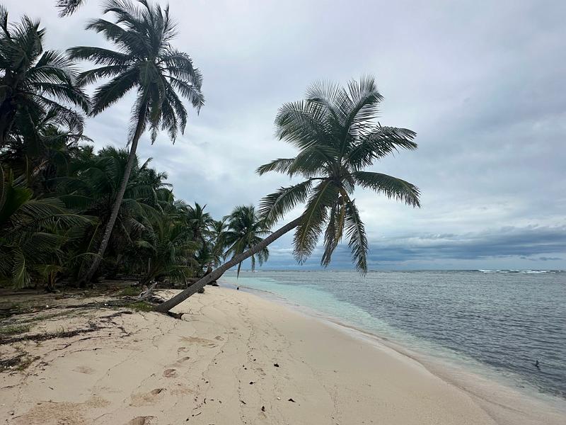 041_Panama_Holandes_Cay_Beach.JPG