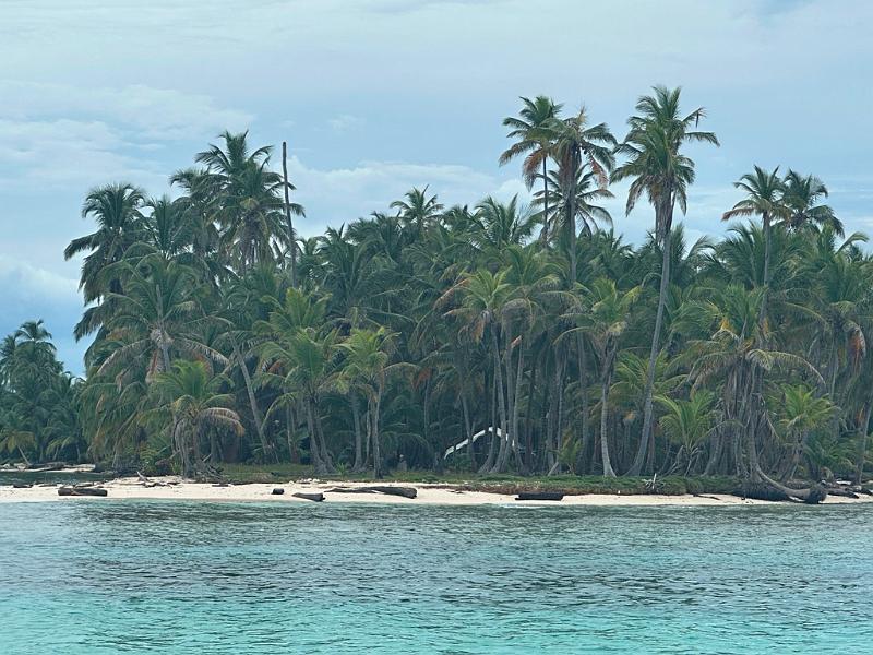 050_Panama_Holandes_Cay_Beach.JPG