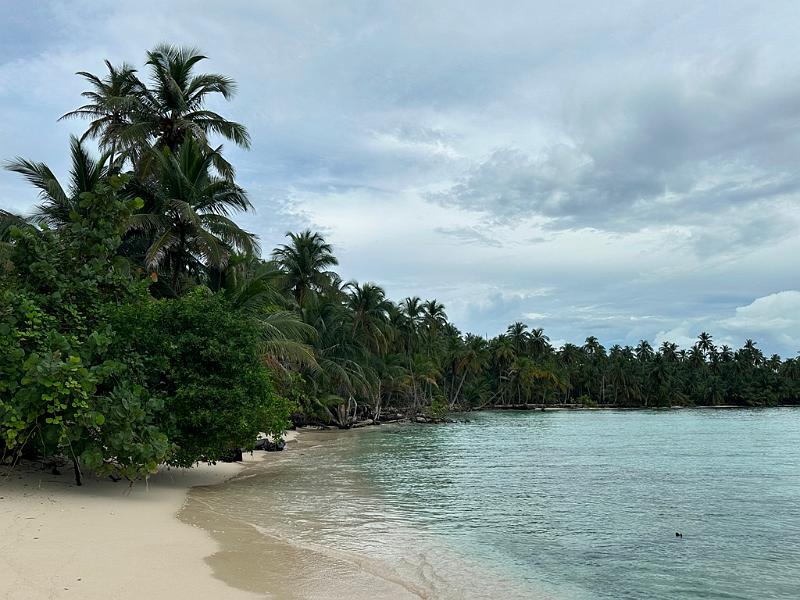 051_Panama_Holandes_Cay_Beach.JPG