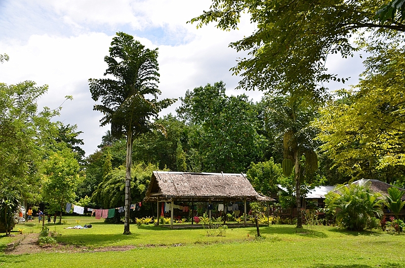 032_Papua_New_Guinea_Alotau.JPG