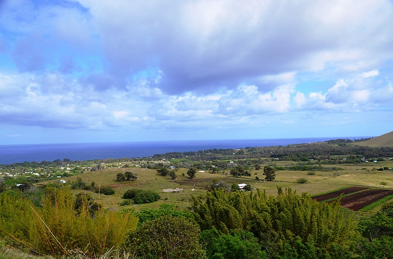 101_Chile_Easter_Island_Puna_Pau.JPG