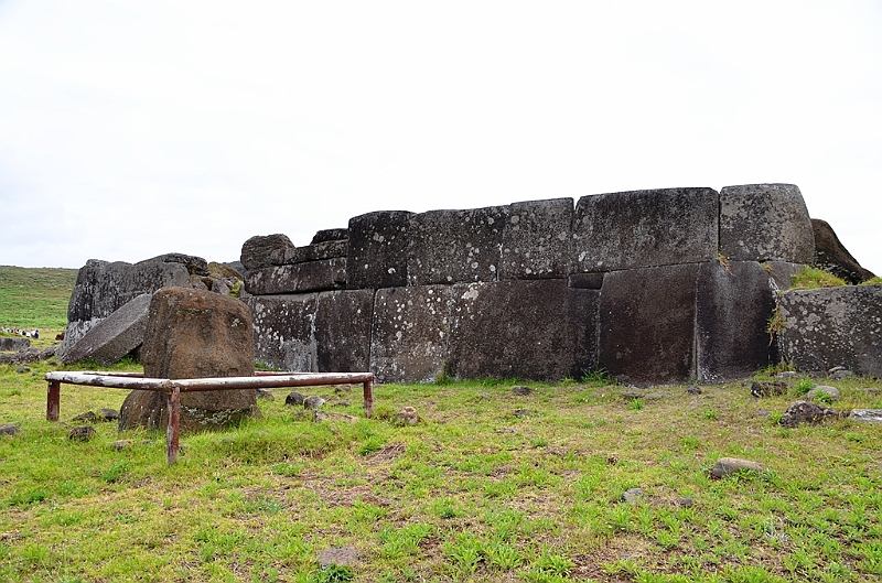 136_Chile_Easter_Island_Vinapu.JPG